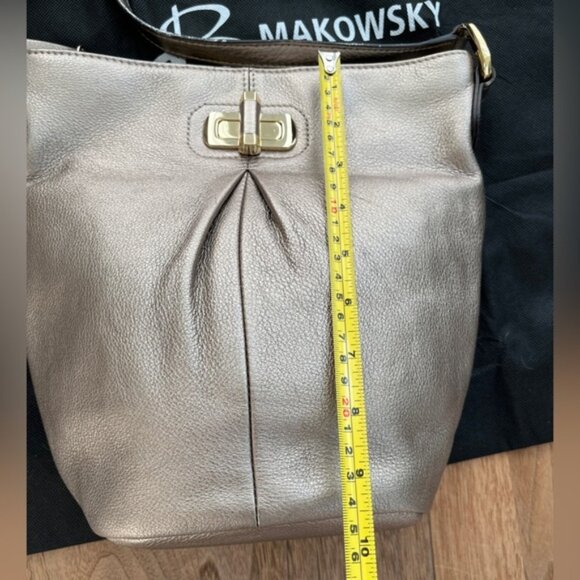 B. MAKOWSKY Metallic Gold Leather Crossbody Bag Turn Lock Branded Dust Bag - Picture 11 of 13